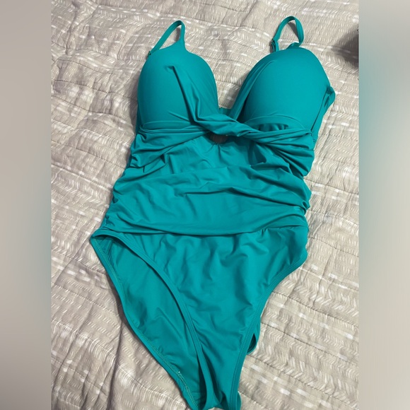 La Blanca 16 green Island Godess Twist Keyhole One Piece Swimsuit emerald plus - Picture 3 of 9